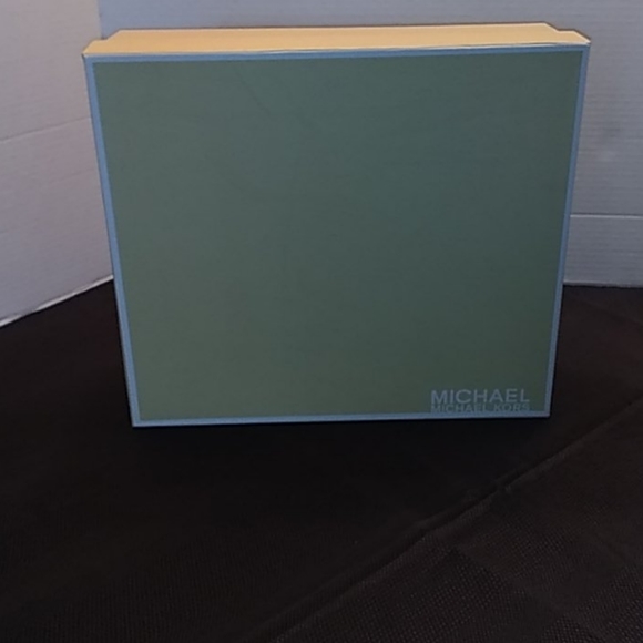 Michael Kors suade ankle boots. - Picture 9 of 9